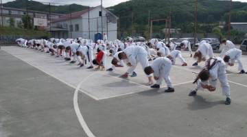 Спортсмены джиу-джитсу летом тренируются на базе лагеря «Восток»